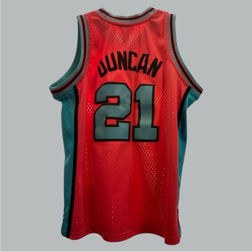 SPURS DUNCAN 31 1998-1999
Red and Teal Basketball Jersey
Large 14-16 - Picture 5 of 8